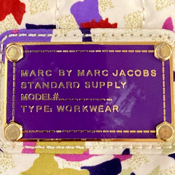 Marc Jacob Textile Wristlet Floral - Picture 14 of 17